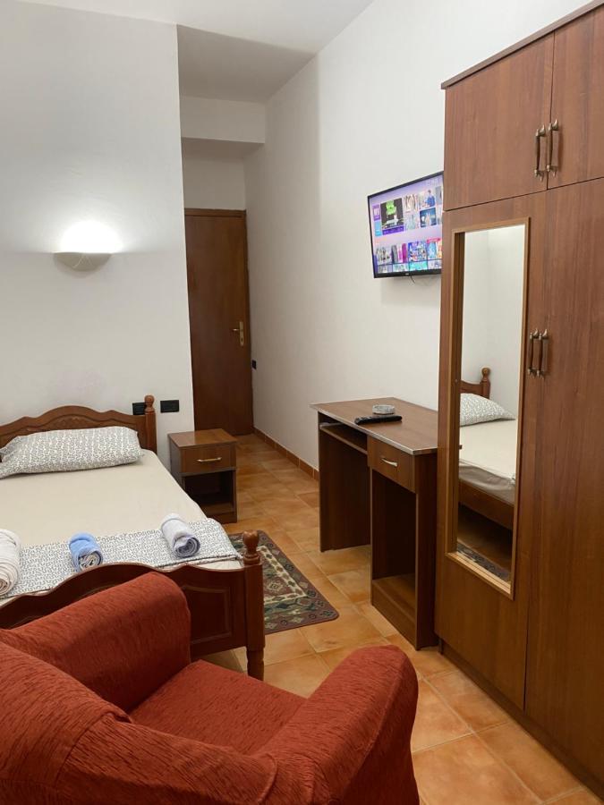 ~Villa Gloria~ Дуррес Екстер'єр фото